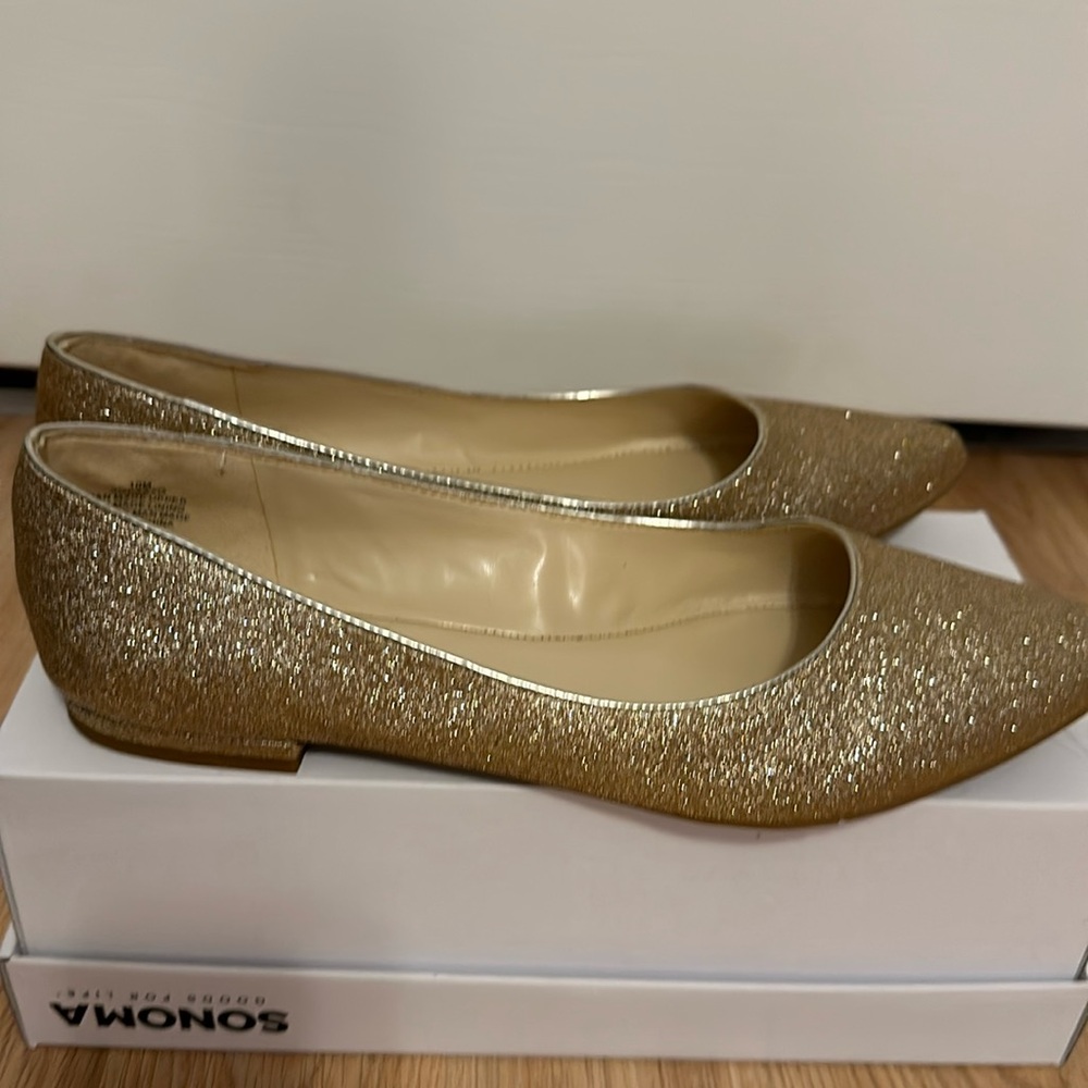 Like New Nine West Sparkle Gold Flats. Size 10